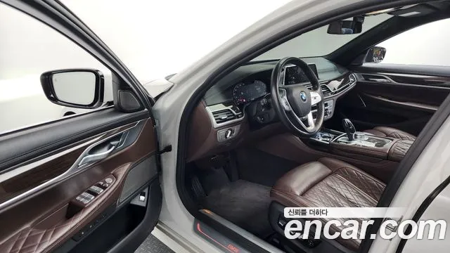 BMW 7 Series — Фото автомобиля 10