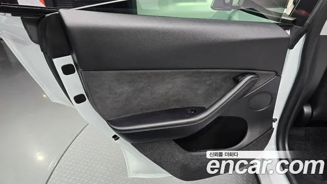 Tesla Model Y — Фото автомобиля 24
