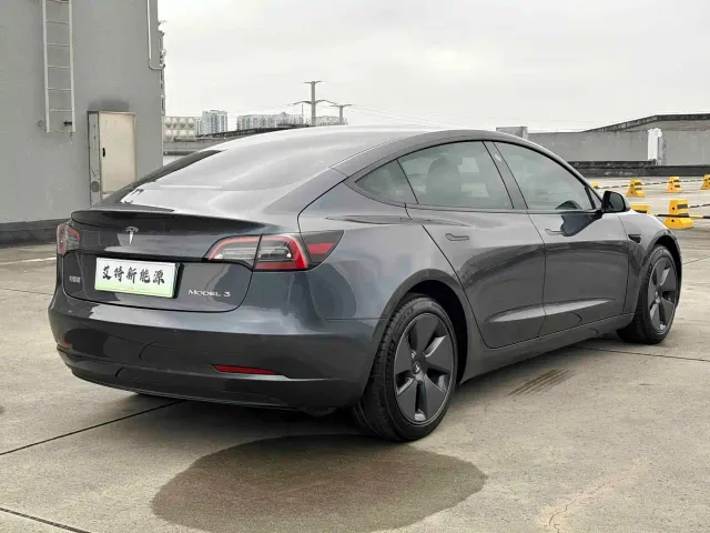 Tesla Model 3 — Фото автомобиля 6