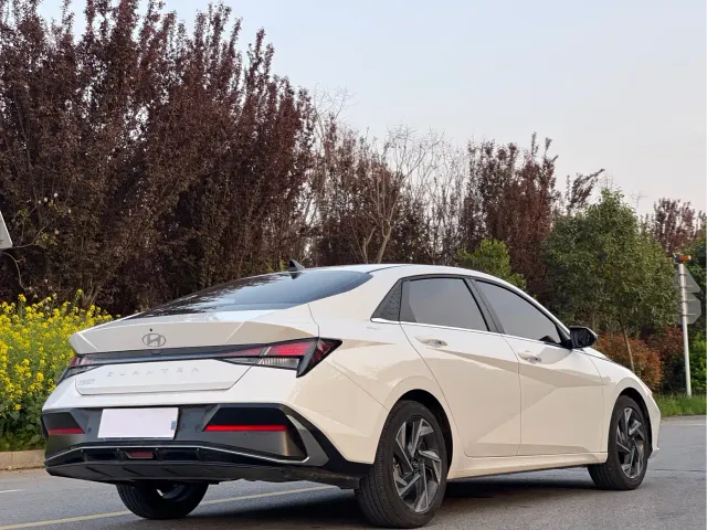Hyundai Elantra — Фото автомобиля 7