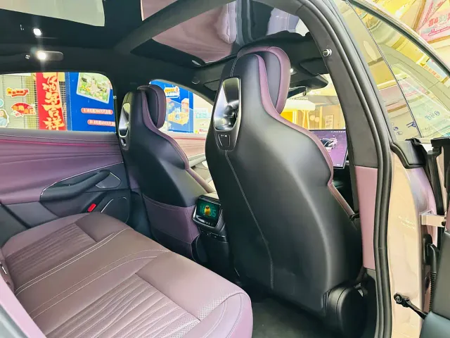 Xiaomi SU7 — Фото автомобиля 11