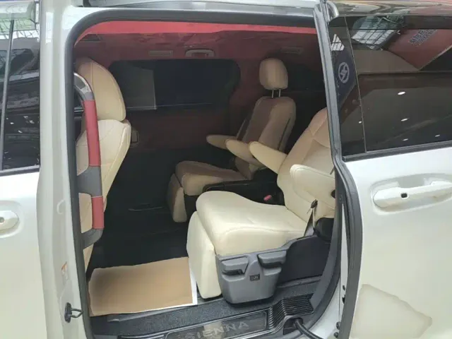 Toyota Sienna — Фото автомобиля 16