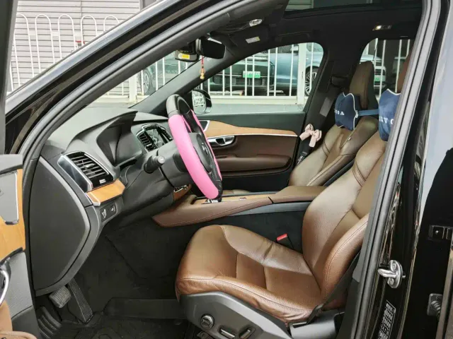 Volvo XC90 — Фото автомобиля 9