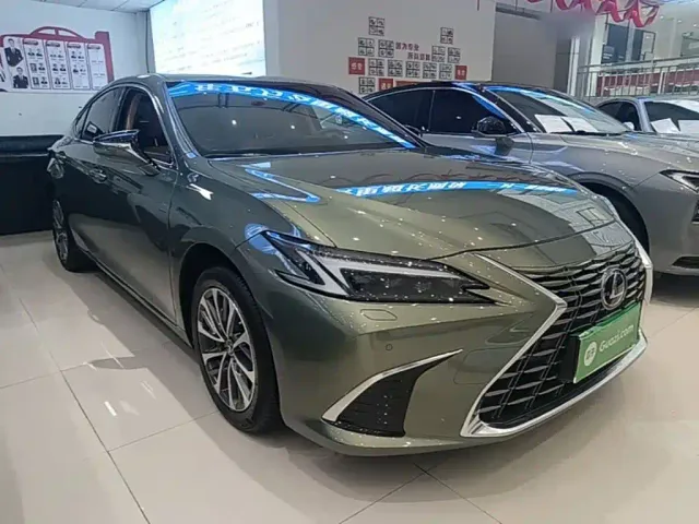 Lexus ES — Фото автомобиля 3