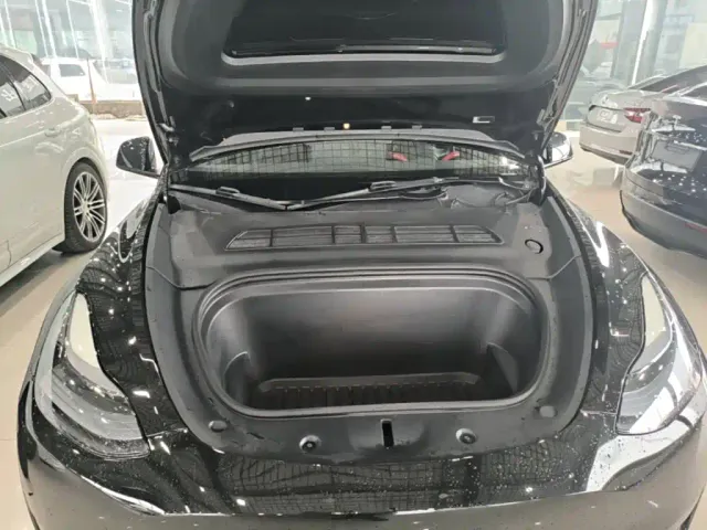 Tesla Model Y — Фото автомобиля 19
