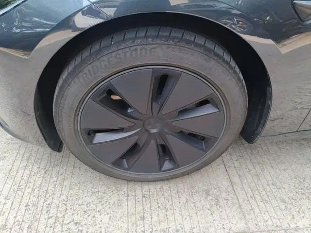 Tesla Model 3 — Фото автомобиля 22