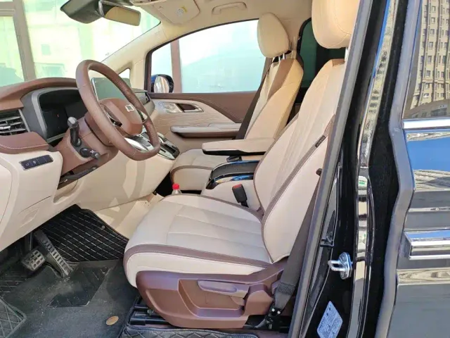 Bestune Besturn M9 — Фото автомобиля 16
