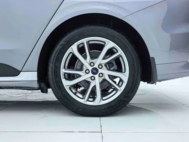 Ford Mondeo — Фото автомобиля 25