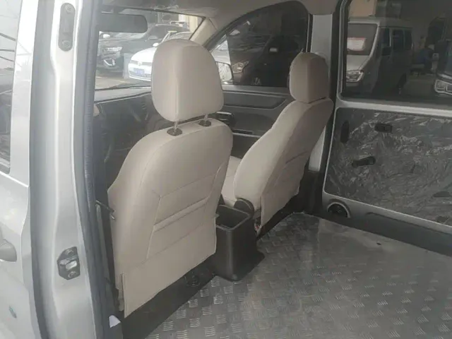 Wuling Hongguang V — Фото автомобиля 14