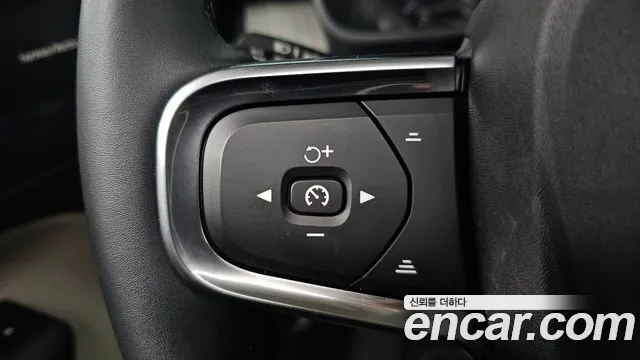 Volvo XC40 — Фото автомобиля 29