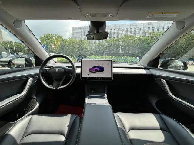 Tesla Model Y — Фото автомобиля 12
