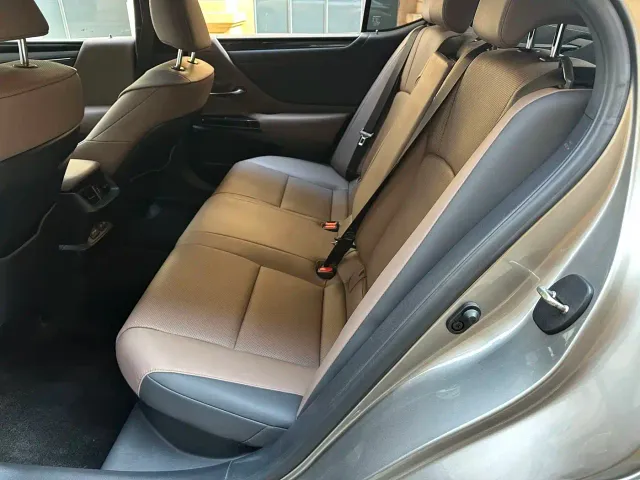 Lexus ES — Фото автомобиля 15