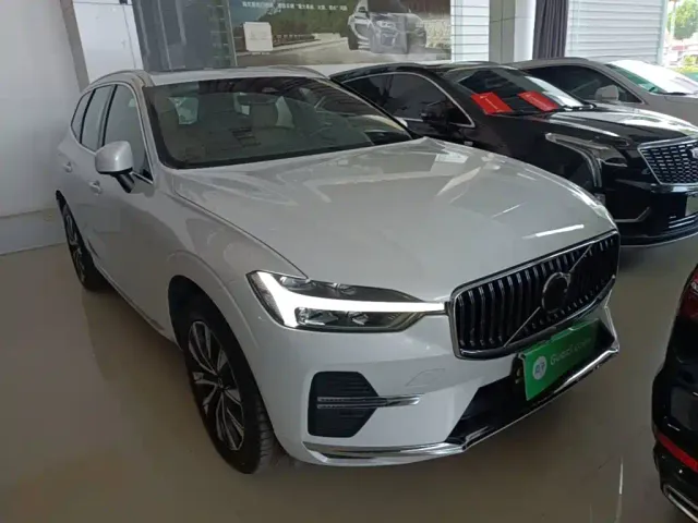 Volvo XC60 — Фото автомобиля 3