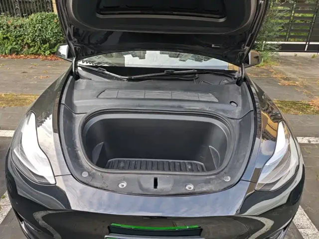 Tesla Model Y — Фото автомобиля 19