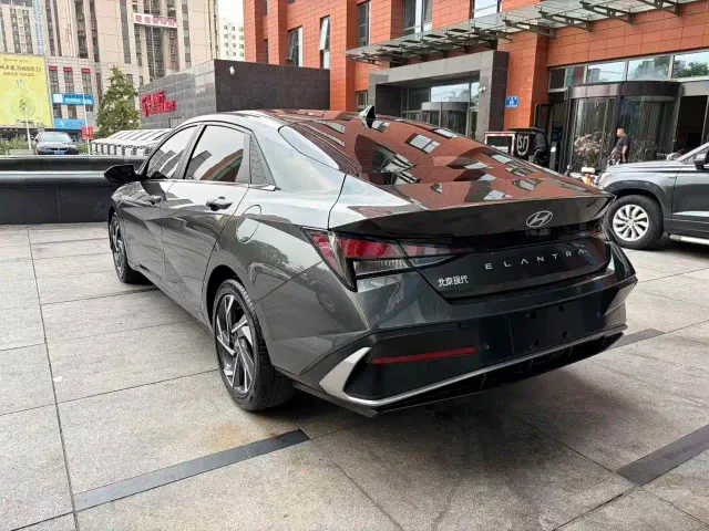 Hyundai Elantra — Фото автомобиля 5