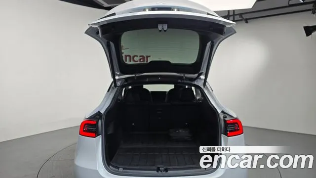 Tesla Model Y — Фото автомобиля 18