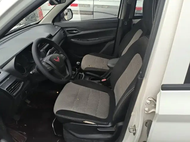 Wuling Hongguang — Фото автомобиля 14