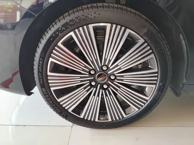 Hongqi H9 — Фото автомобиля 22