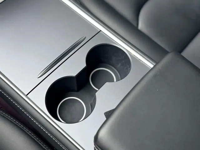 Tesla Model 3 — Фото автомобиля 22