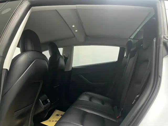 Tesla Model 3 — Фото автомобиля 9