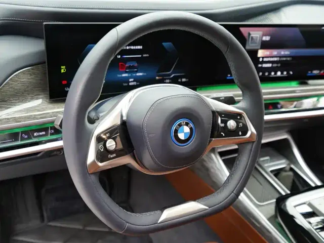 BMW i7 — Фото автомобиля 7