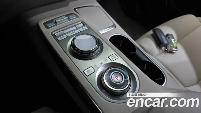 Genesis GV70 — Фото автомобиля 12