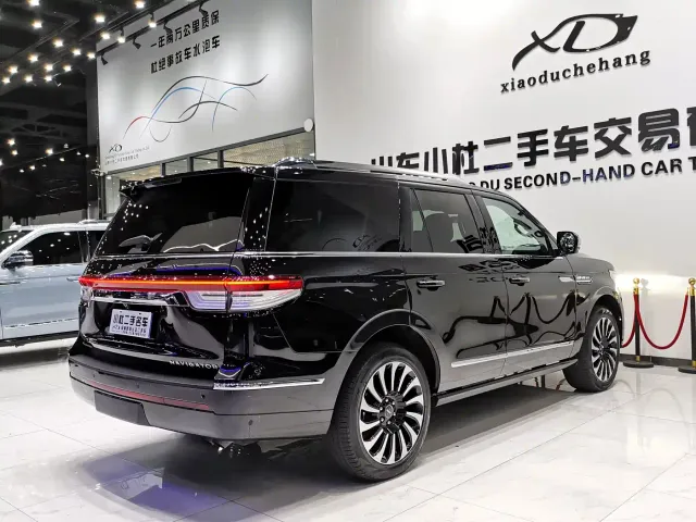 Lincoln Navigator — Фото автомобиля 11