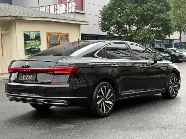 Volkswagen Passat — Фото автомобиля 4