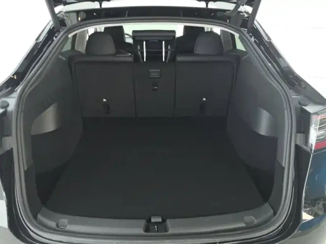 Tesla Model Y — Фото автомобиля 4
