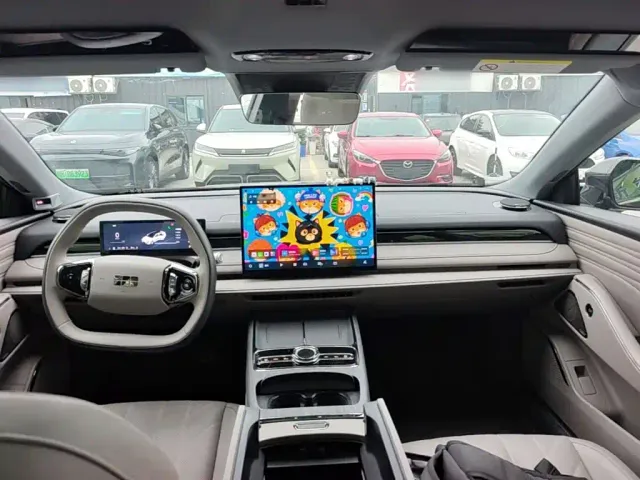 Geely Galaxy Xingyao 8 — Фото автомобиля 9