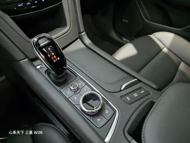 Cadillac XT5 — Фото автомобиля 10