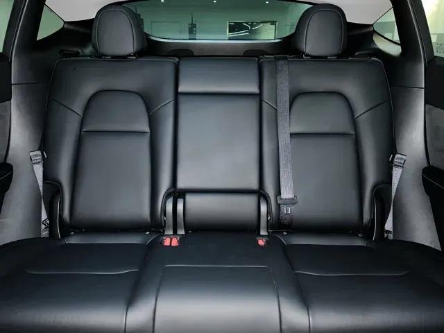 Tesla Model Y — Фото автомобиля 11