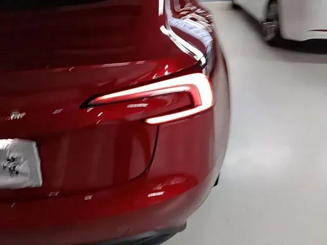 Tesla Model 3 — Фото автомобиля 7