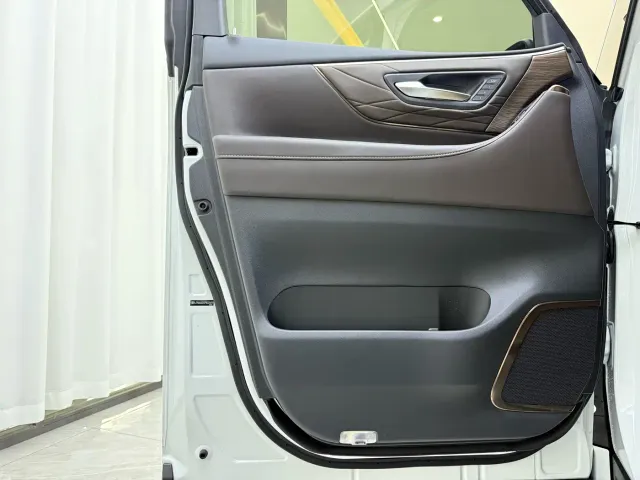 Toyota Vellfire — Фото автомобиля 3