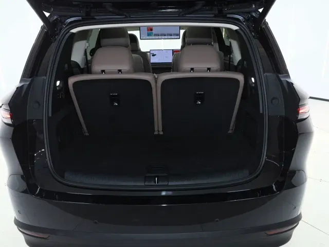 Li Auto i8 — Фото автомобиля 14