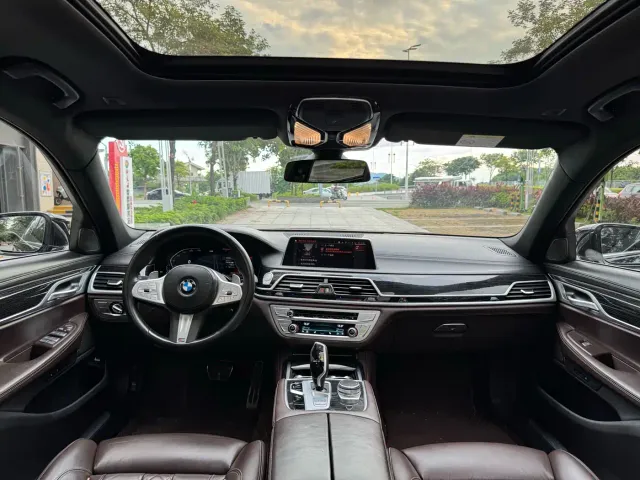 BMW 7 Series — Фото автомобиля 8