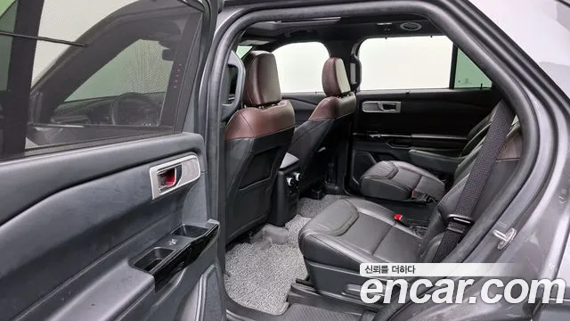 Ford Explorer Explorer 6 поколение 3.0 Platinum 4WD — Фото автомобиля 12