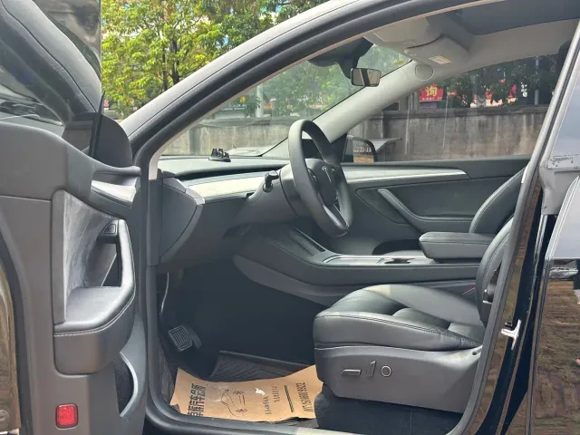 Tesla Model Y — Фото автомобиля 4