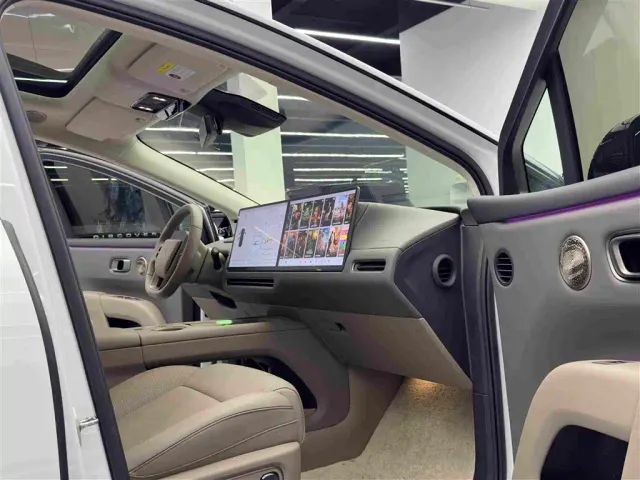 Li Auto i8 — Фото автомобиля 10