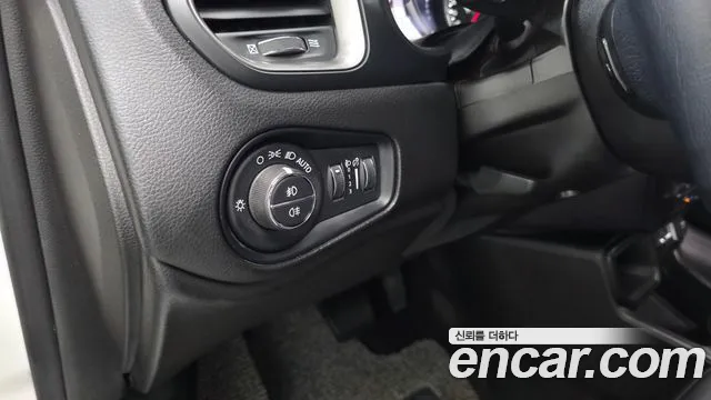 Jeep Renegade — Фото автомобиля 27