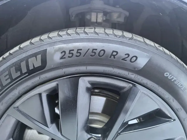 Li Auto L8 — Фото автомобиля 5