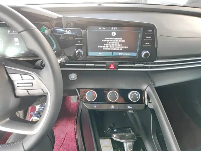 Hyundai Elantra — Фото автомобиля 12
