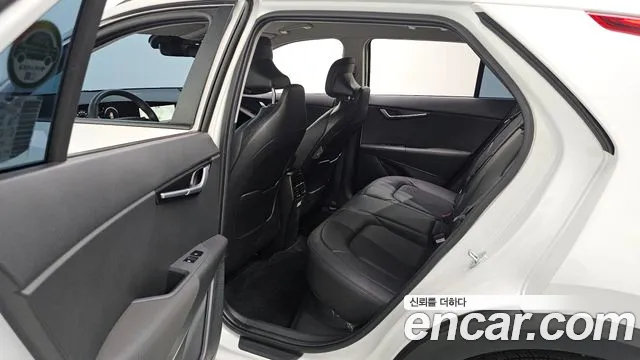 Kia Niro — Фото автомобиля 18
