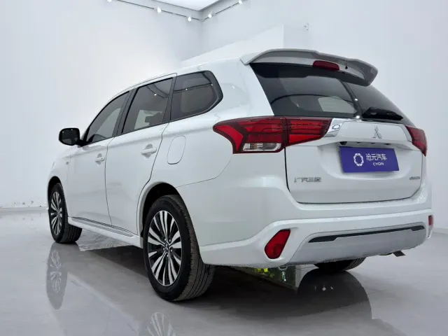 Mitsubishi Outlander — Фото автомобиля 4