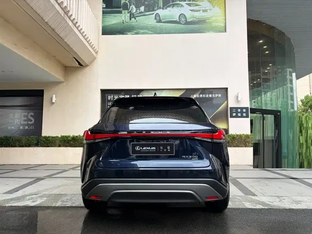 Lexus RX — Фото автомобиля 4