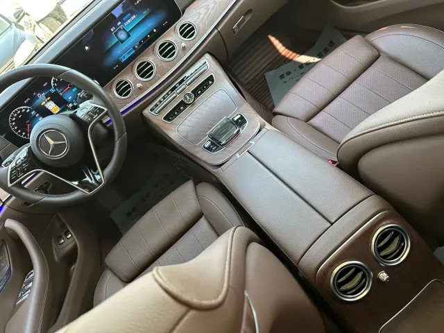 Mercedes-Benz E-Class — Фото автомобиля 16