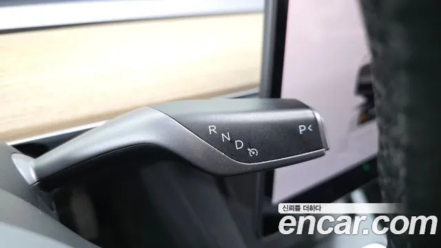 Tesla Model Y — Фото автомобиля 9