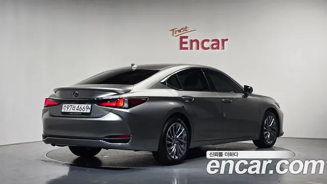 Lexus ES Generation 7 — Фото автомобиля 2