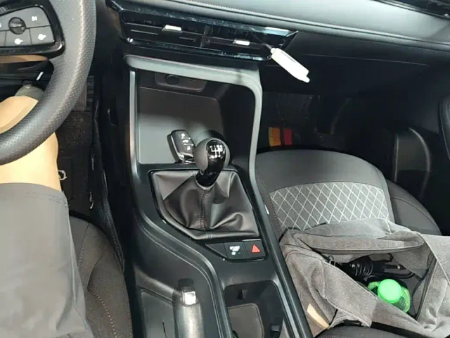 Roewe i5 — Фото автомобиля 13