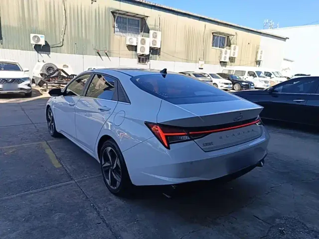 Hyundai Elantra — Фото автомобиля 4